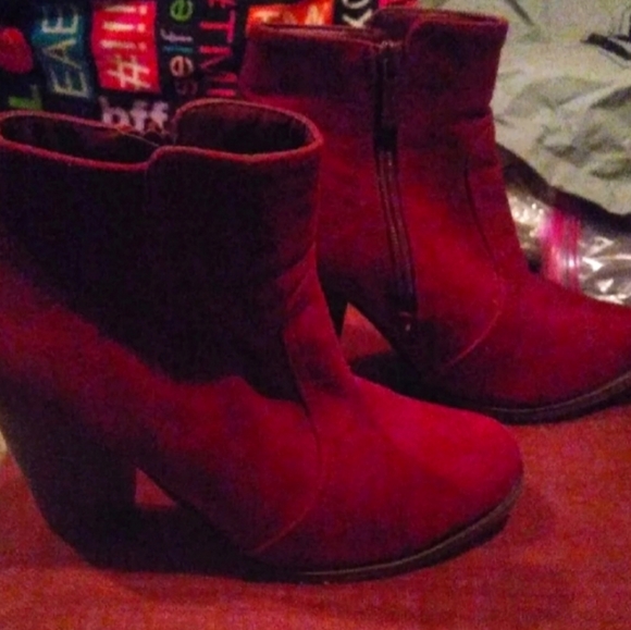 Boots - Picture 3 of 4